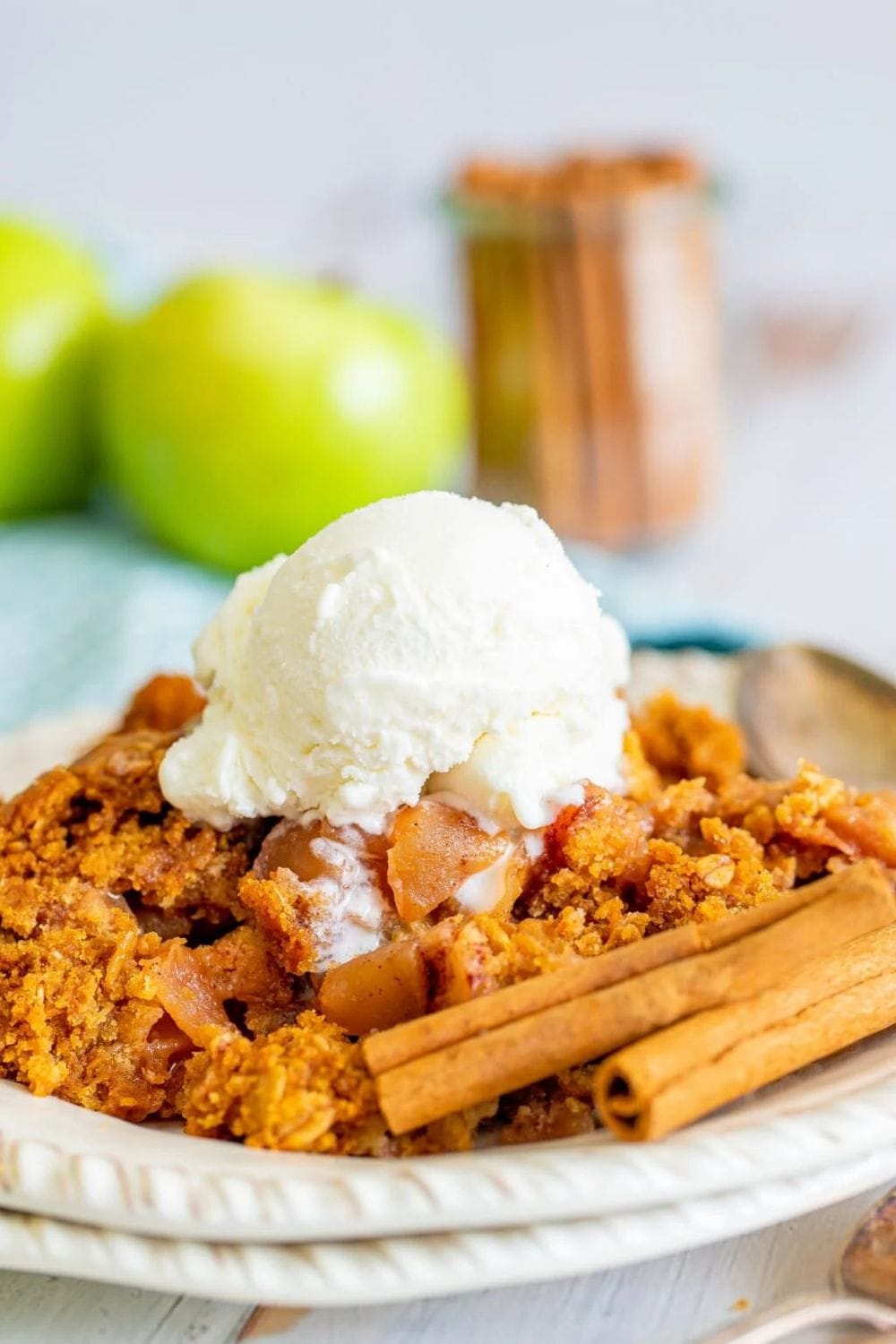 Slow Cooker Apple Dump Cake
