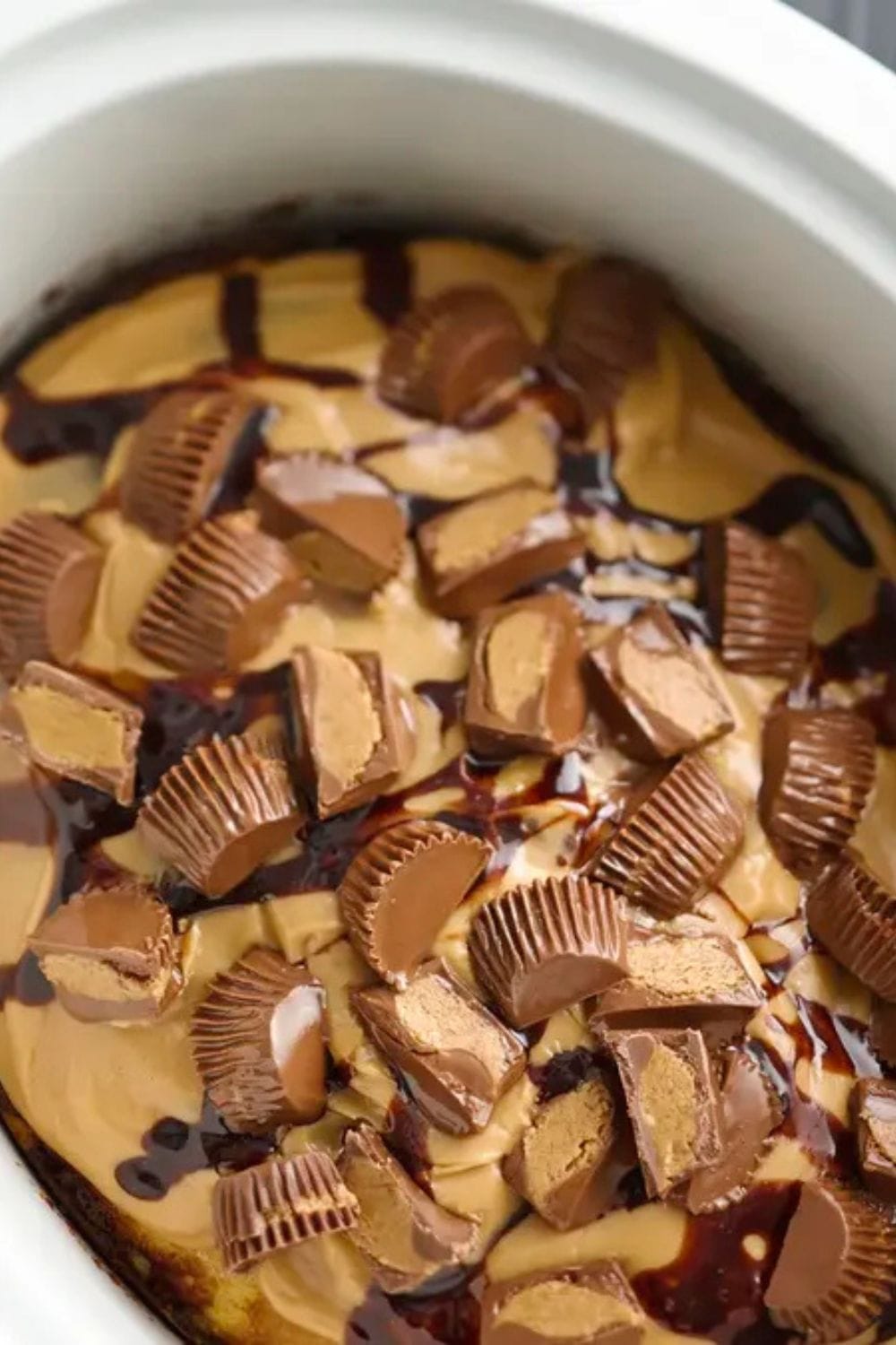 Slow Cooker Reese’s™ Peanut Butter Cup Swirl Cake