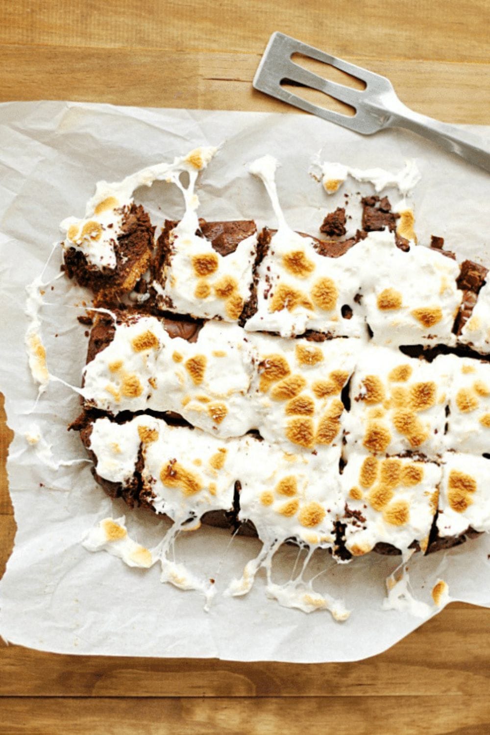 Slow Cooker Sโmores Brownies